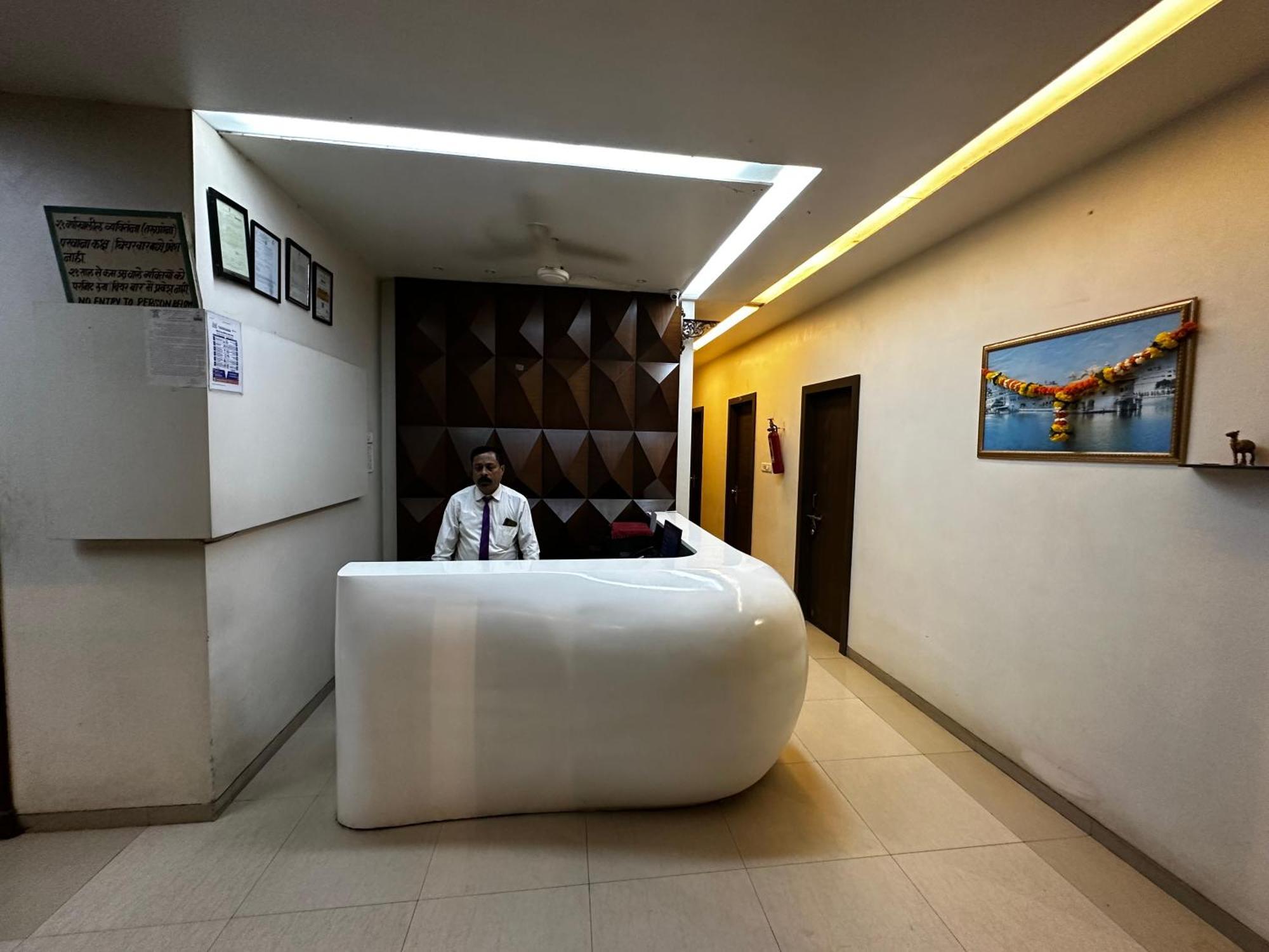 The Saffron Suites Sasupāda Exterior foto