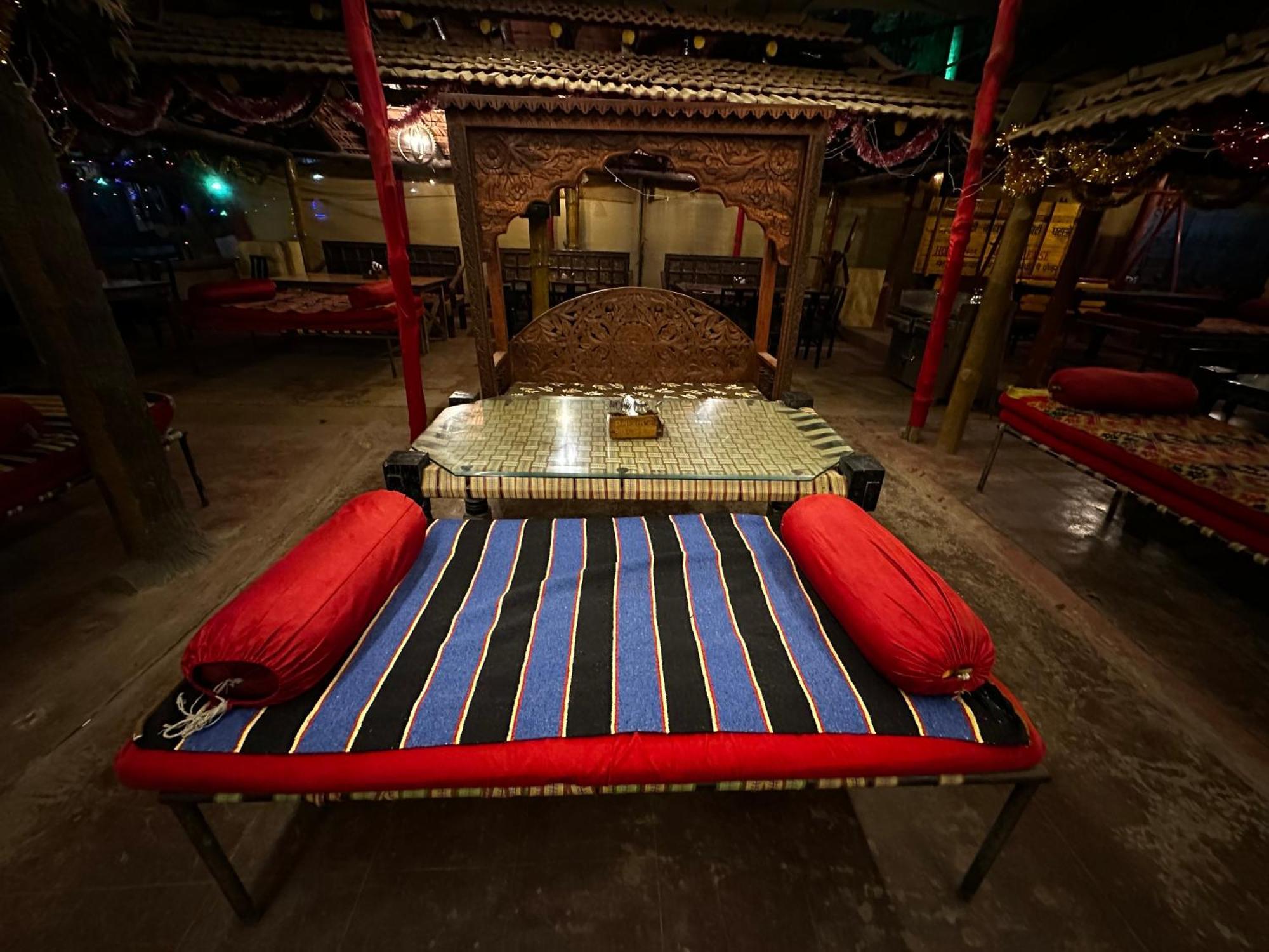 The Saffron Suites Sasupāda Exterior foto